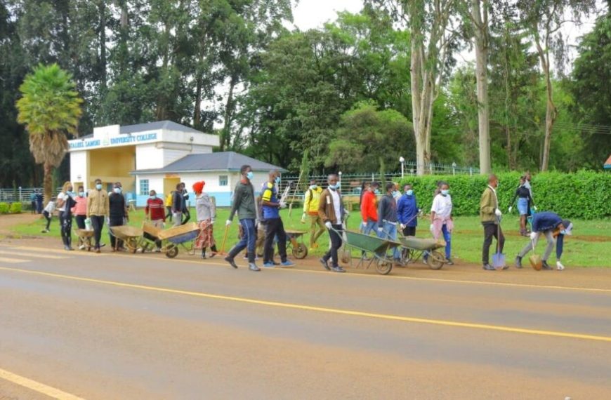 The Library Ambassadorial Team, in collaboration with fellow students, gathers trash from Mosoriot Town's streets in order to promote environmental cleanliness.